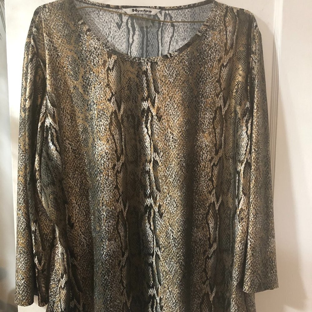 - Womens snake skin print top (tan/gold/grey). Large